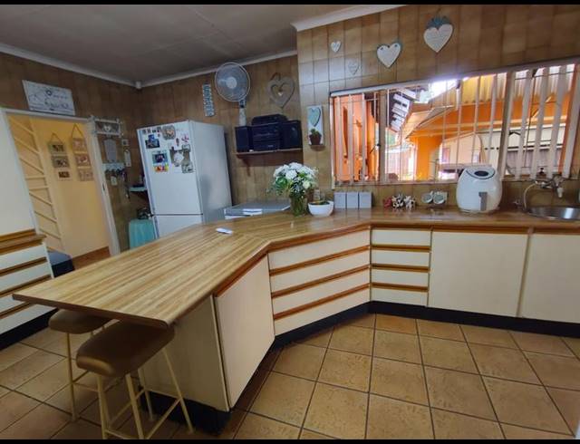 3 BEDROOM HOUSE FOR SALE IN DORANDIA